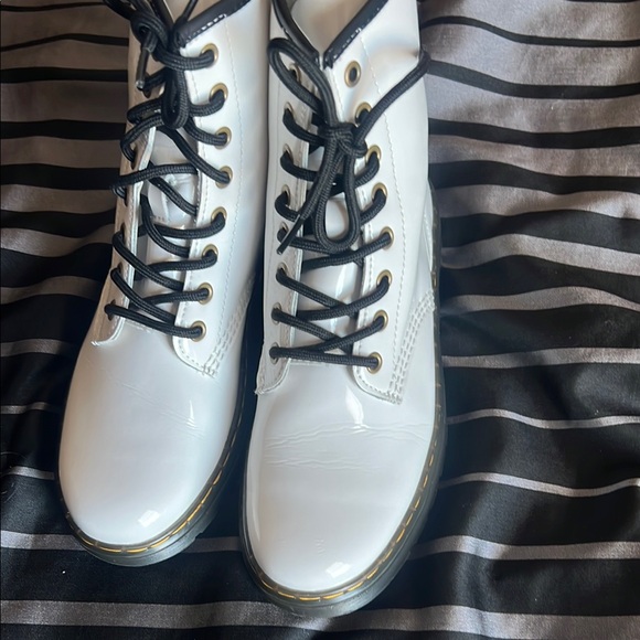 Dr. Martens White Lace Up Boots‎ - Picture 14 of 15